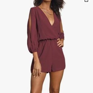 Lulu’s NWT Maroon Short Romper with 3/4 Keyhole Sleeves size M
